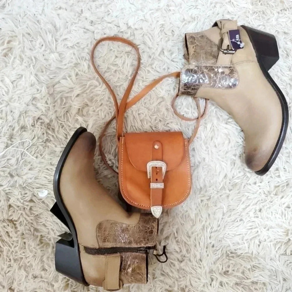 Tooled Leather mini Crossbody bag - Picture 6 of 13